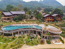 Mơ Village