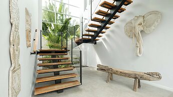 Villa Nikaia by Villa Finder