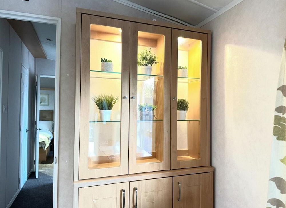 Impeccable 2-bed Lodge in Preston hot hub