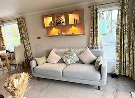 Impeccable 2-bed Lodge in Preston hot hub