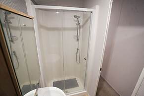 Inviting 3-bed Lodge in Preston hot tub