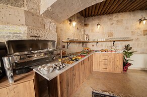 Ares Cave Suites