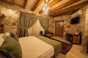 Ares Cave Suites