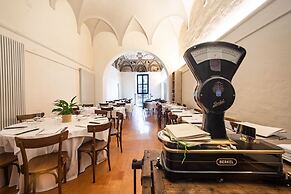 Ca' Uberti Palace Hotel , Mantegna Hotels