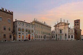 Ca' Uberti Palace Hotel , Mantegna Hotels