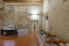 Bonacolsi Collection , Mantegna Hotels