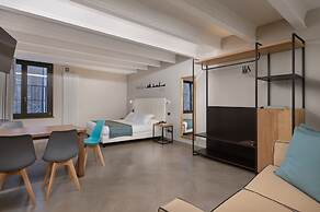 Bonacolsi Collection , Mantegna Hotels