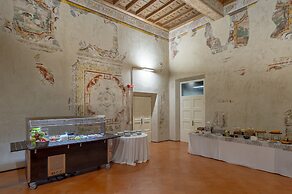 Bonacolsi Collection , Mantegna Hotels