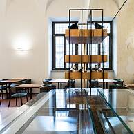 Bonacolsi Collection , Mantegna Hotels