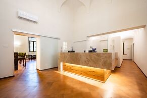 Bonacolsi Collection , Mantegna Hotels