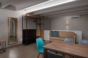 Bonacolsi Collection , Mantegna Hotels