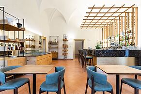 Bonacolsi Collection , Mantegna Hotels