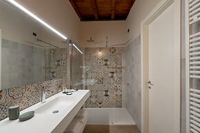 Bonacolsi Collection , Mantegna Hotels