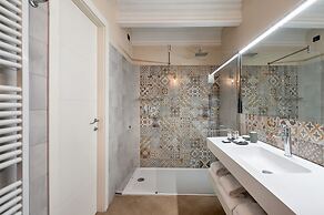 Bonacolsi Collection , Mantegna Hotels