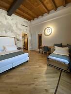Ca' Uberti Home Boutique , Mantegna Hotels