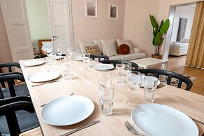 2ndhomes Bright 125m2 4BR Center Apt