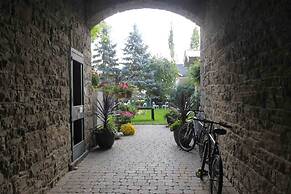 Baldachin Inn