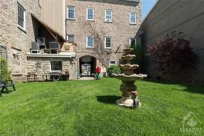 Baldachin Inn