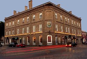 Baldachin Inn