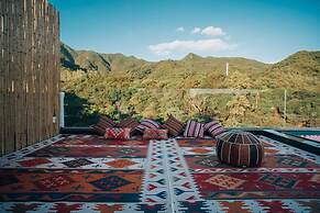 Distant Mountain Guesthouse