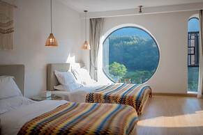 Distant Mountain Guesthouse