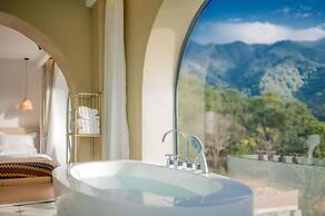 Distant Mountain Guesthouse
