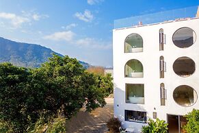 Distant Mountain Guesthouse
