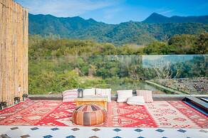 Distant Mountain Guesthouse