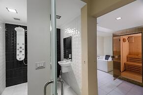 Villa With Private Pool In Beverly Hills