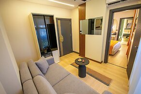 Elysian Airport Hotel & Restaurant