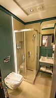 Elysian Airport Hotel & Restaurant