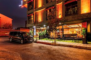 Elysian Airport Hotel & Restaurant