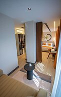 Elysian Airport Hotel & Restaurant