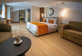 Elysian Airport Hotel & Restaurant