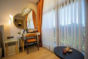 Elysian Airport Hotel & Restaurant