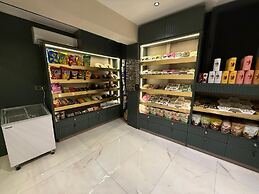 Elysian Airport Hotel & Restaurant