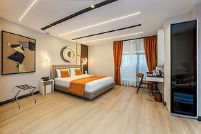 Elysian Airport Hotel & Restaurant