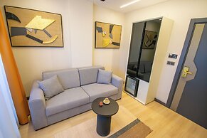 Elysian Airport Hotel & Restaurant