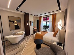 Elysian Airport Hotel & Restaurant