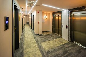 Elysian Airport Hotel & Restaurant