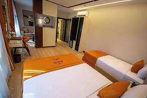 Elysian Airport Hotel & Restaurant