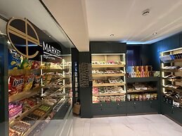 Elysian Airport Hotel & Restaurant