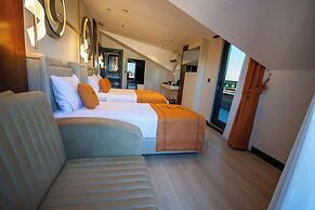 Elysian Airport Hotel & Restaurant