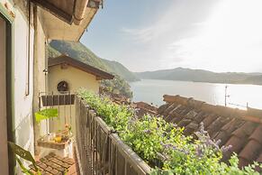 The Green Nest by Lake Como