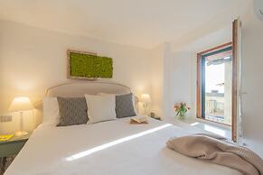 The Green Nest by Lake Como
