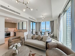 Breathtaking 3BR with Sea & Marina