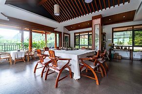 Yangshuo Mountain River Ballad Hotel