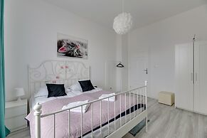 Primavera by Grand Apartments