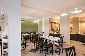 HOTEL AKROPOL