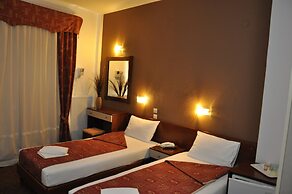 HOTEL AKROPOL